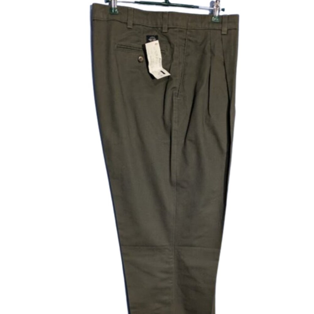DOCKERS Classic Fit Strait Leg Pleated Gray Size 44-34 NWT